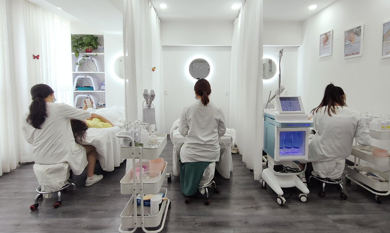 皮膚管理中心有用嗎：揭開現(xiàn)代肌膚護(hù)理的神秘面紗